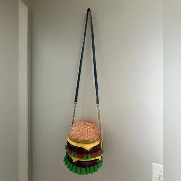 NWOT Betsey Johnson Kitsch Nice Buns Cheeseburger Crossbody - Picture 6 of 14